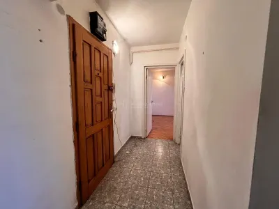 Lugoj, Ap., 2 Cam., 50 Mp., Et., Parter Inalt, Decomandat, Central, Aproape de Catedrala - foto 3