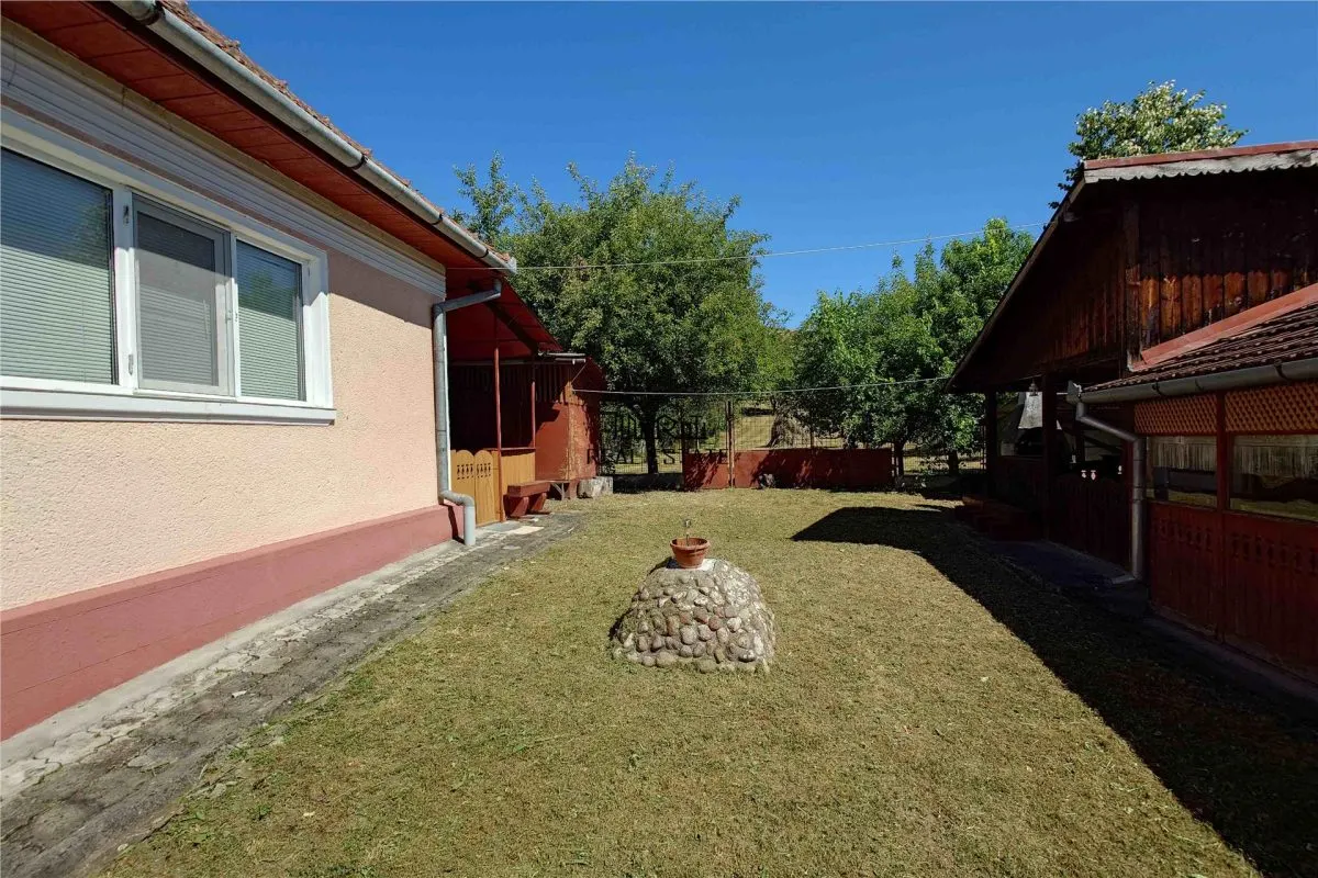 Propriété Rurale Substantielle avec Terrains Généreux et Constructions Solides en Cadre Tranquille - foto 2