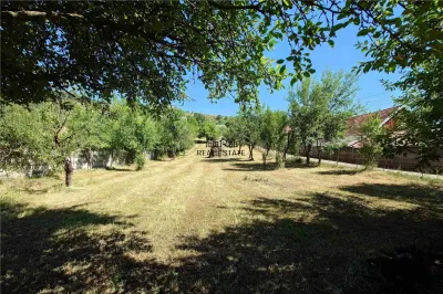 Propriété Rurale Substantielle avec Terrains Généreux et Constructions Solides en Cadre Tranquille - foto 3