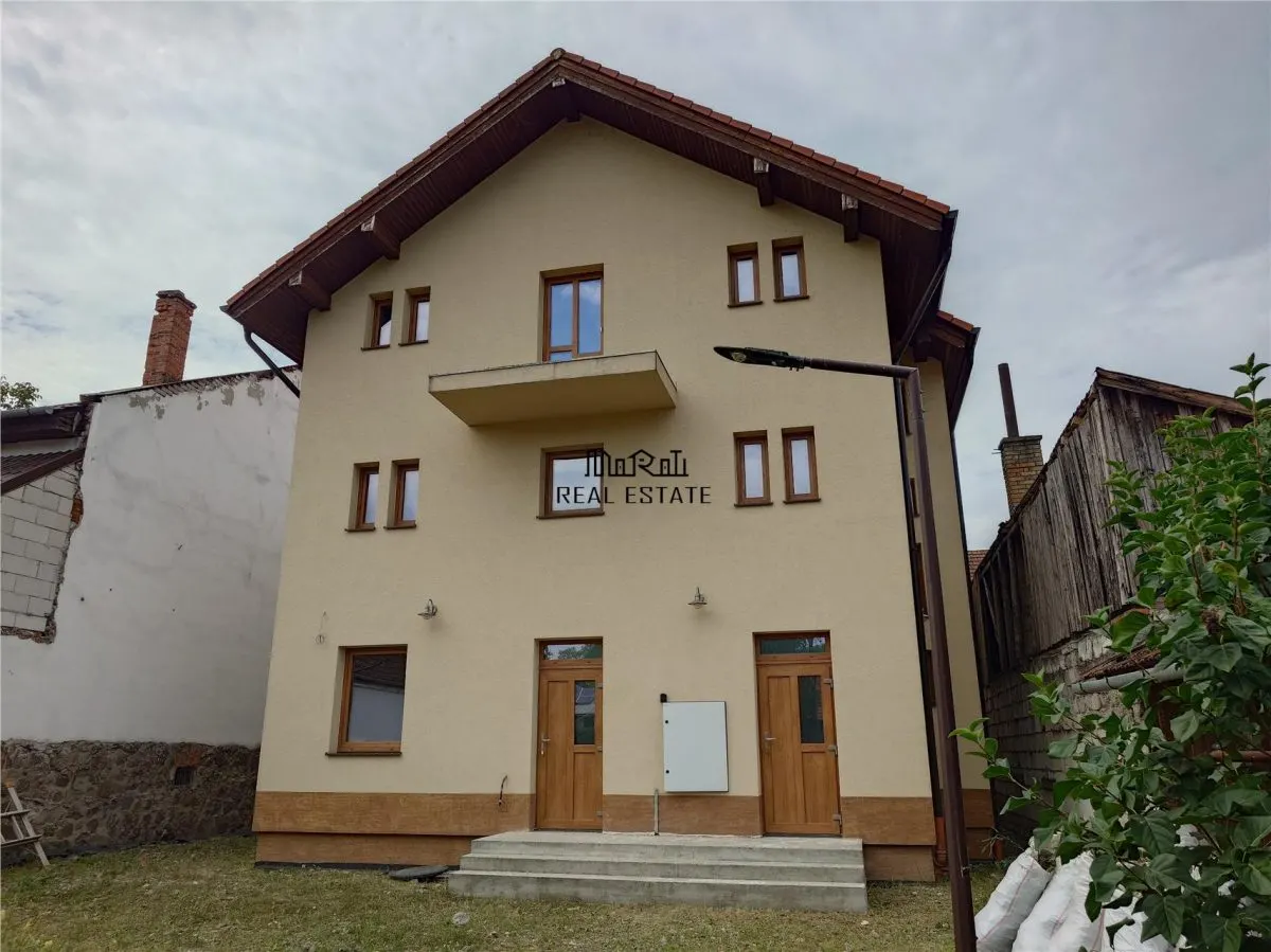 Immeuble Neuf Adapté à l'Hébergement ou Bureaux à Brad, Hunedoara - foto 1