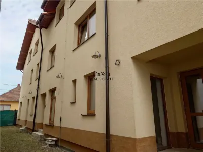Immeuble Neuf Adapté à l'Hébergement ou Bureaux à Brad, Hunedoara - foto 2