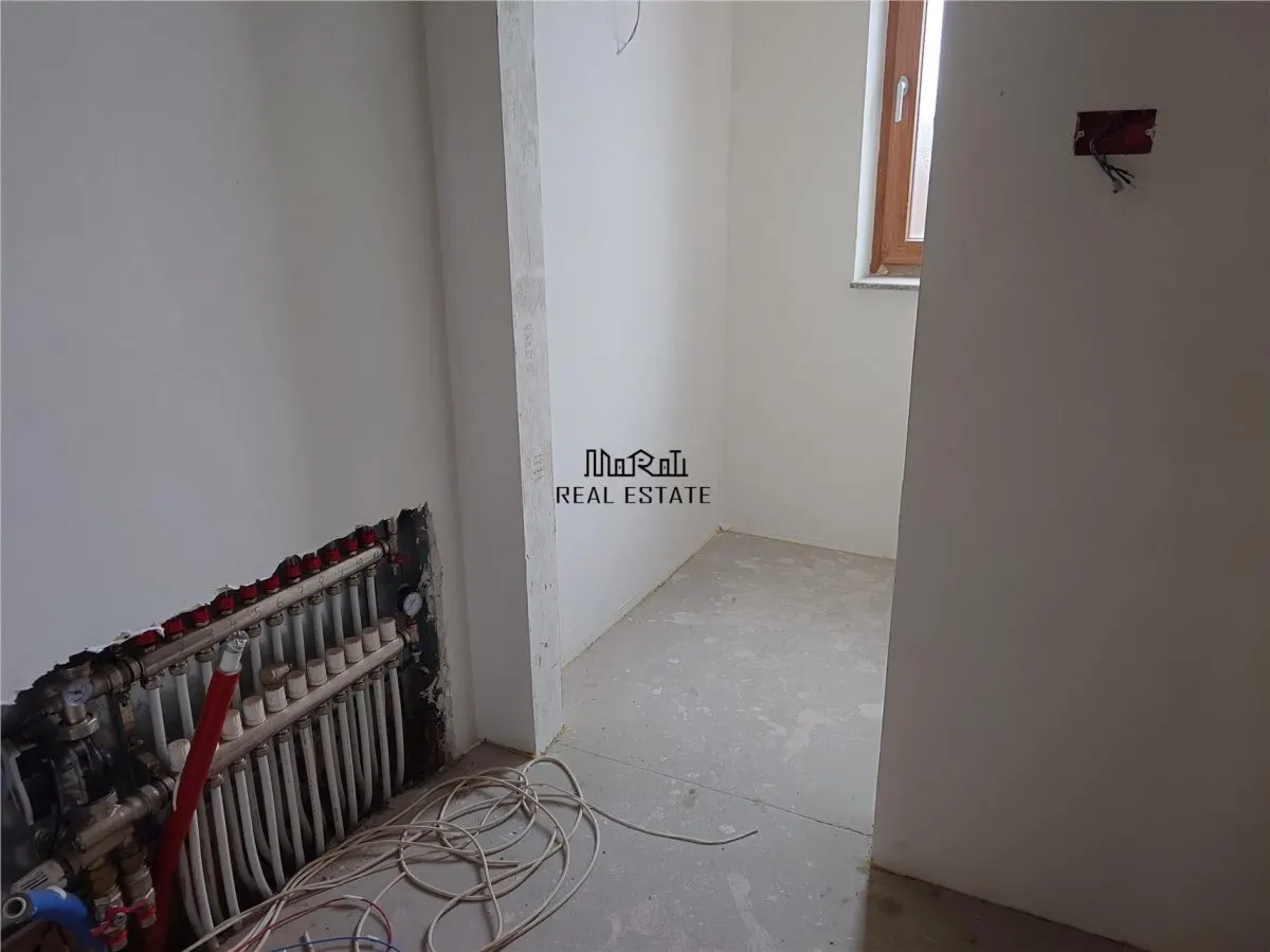 Immeuble Neuf Adapté à l'Hébergement ou Bureaux à Brad, Hunedoara - foto 8