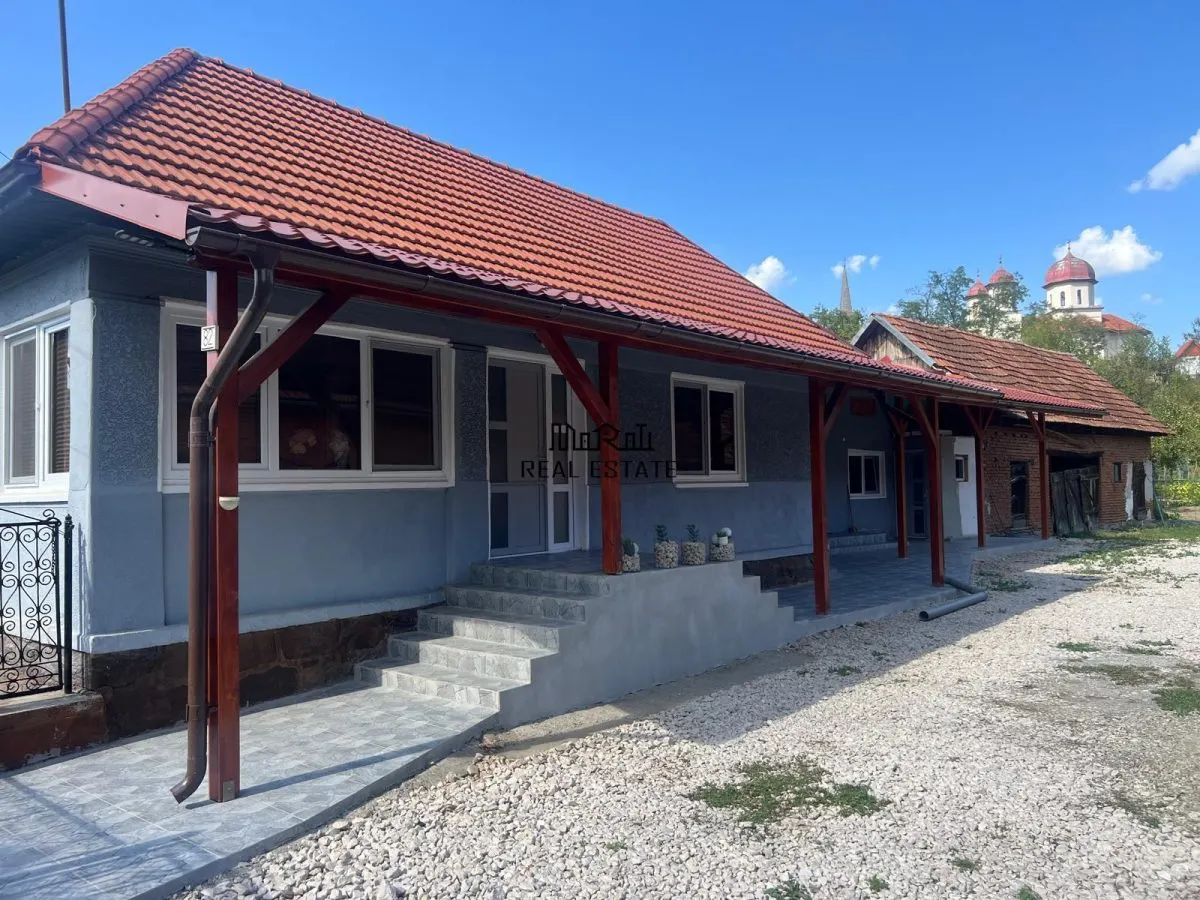 Casa renovata cu teren si anexe in Birtin - foto 1