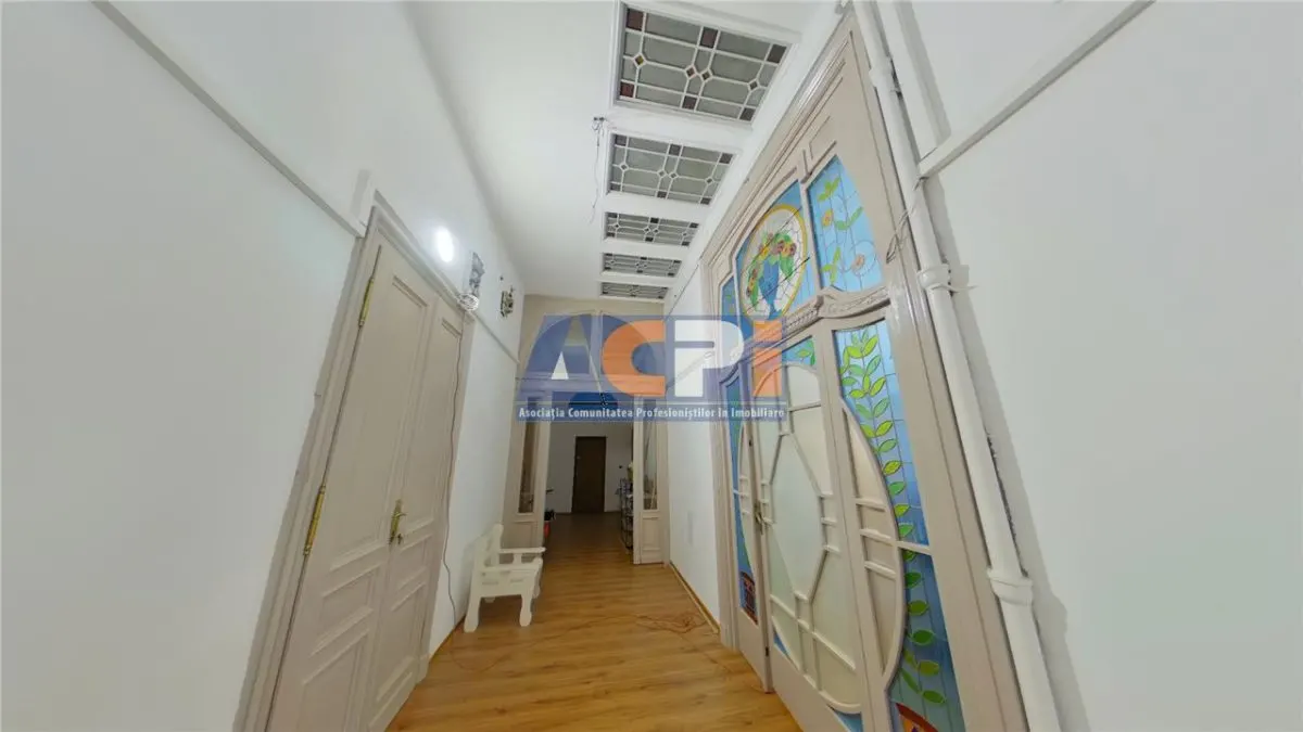 Apartamento ultracentral €60 por día, amueblado con estilo único junto al Ayuntamiento de Arad - foto 22