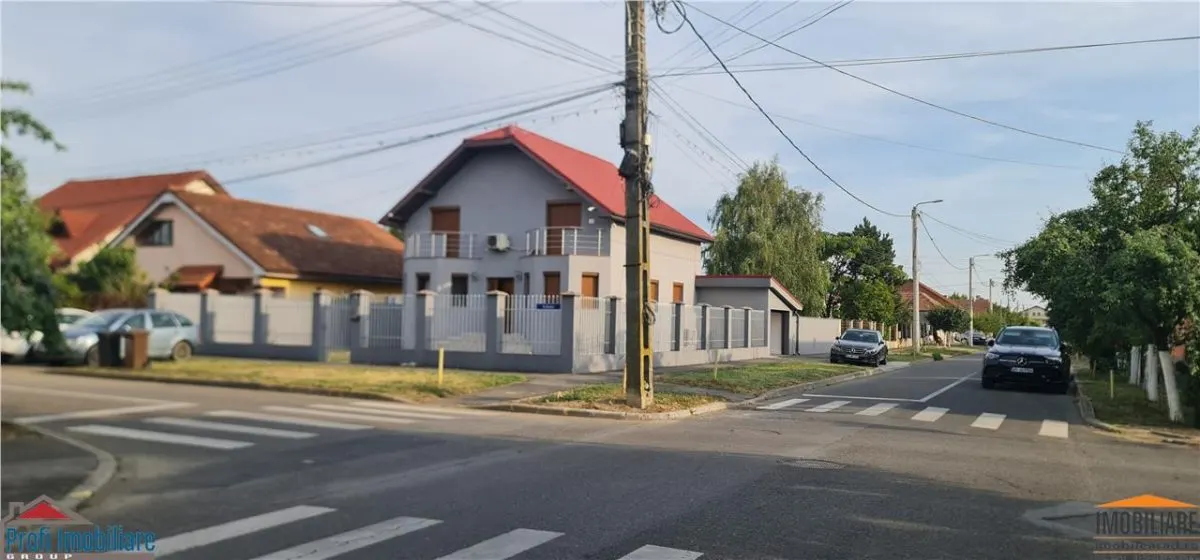 Vila P+M cu garaj inchis, in Bujac, pe colt - foto 1