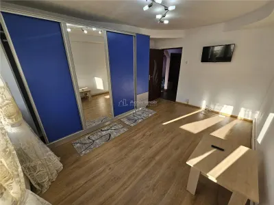 Apartment with 2 bedrooms for sale 54 sqm in Resita, Micro I area - foto 2