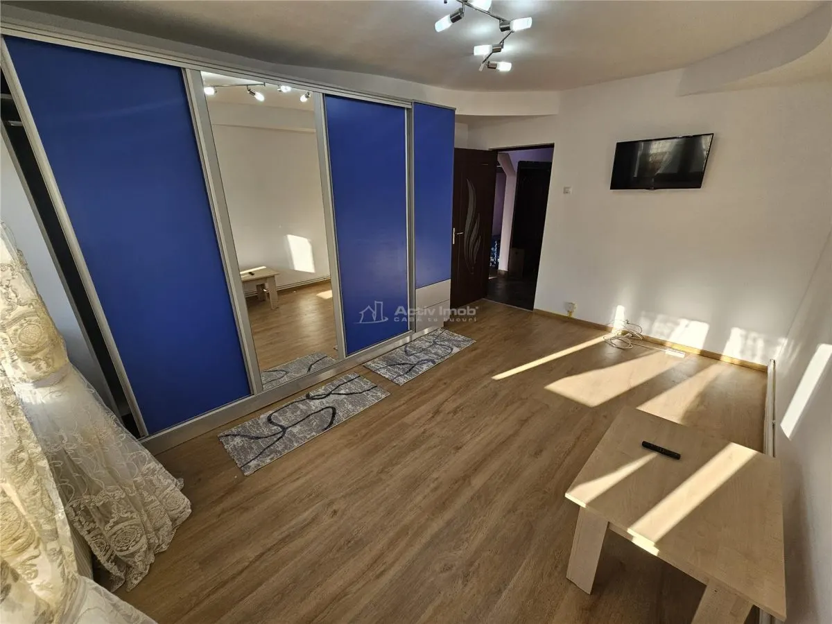 Apartment with 2 bedrooms for sale 54 sqm in Resita, Micro I area - foto 2