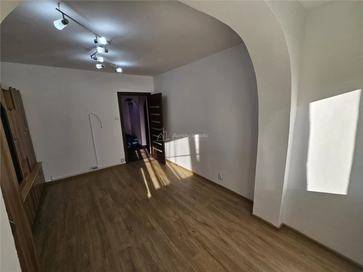 Apartment with 2 bedrooms for sale 54 sqm in Resita, Micro I area - foto 16