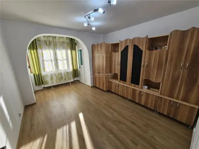 Apartment with 2 bedrooms for sale 54 sqm in Resita, Micro I area - foto 3