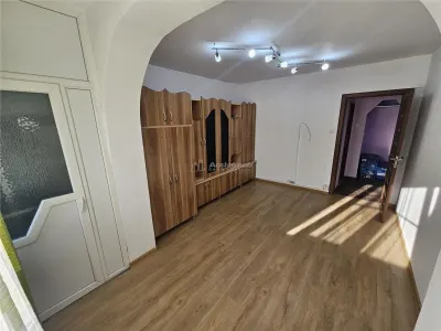 Apartment with 2 bedrooms for sale 54 sqm in Resita, Micro I area - foto 4