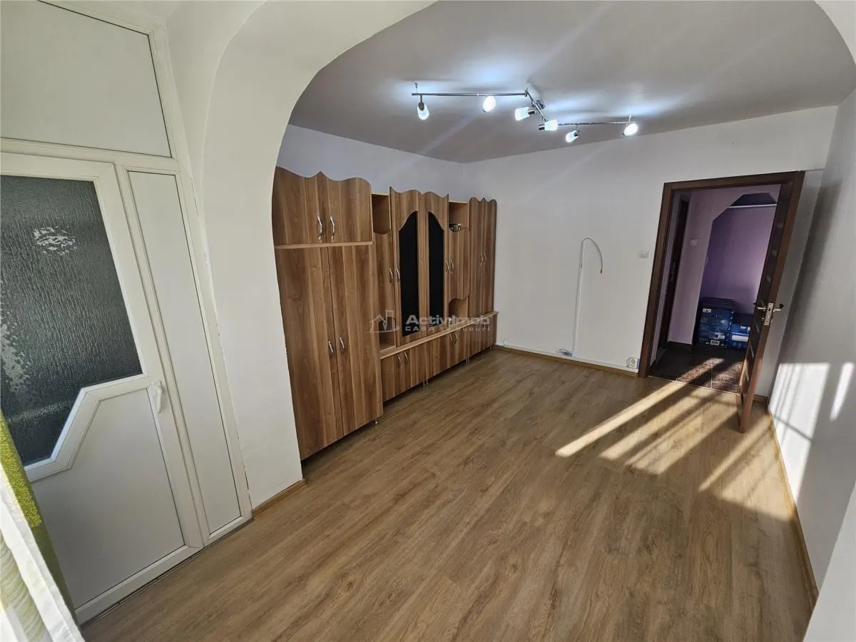 Apartment with 2 bedrooms for sale 54 sqm in Resita, Micro I area - foto 4