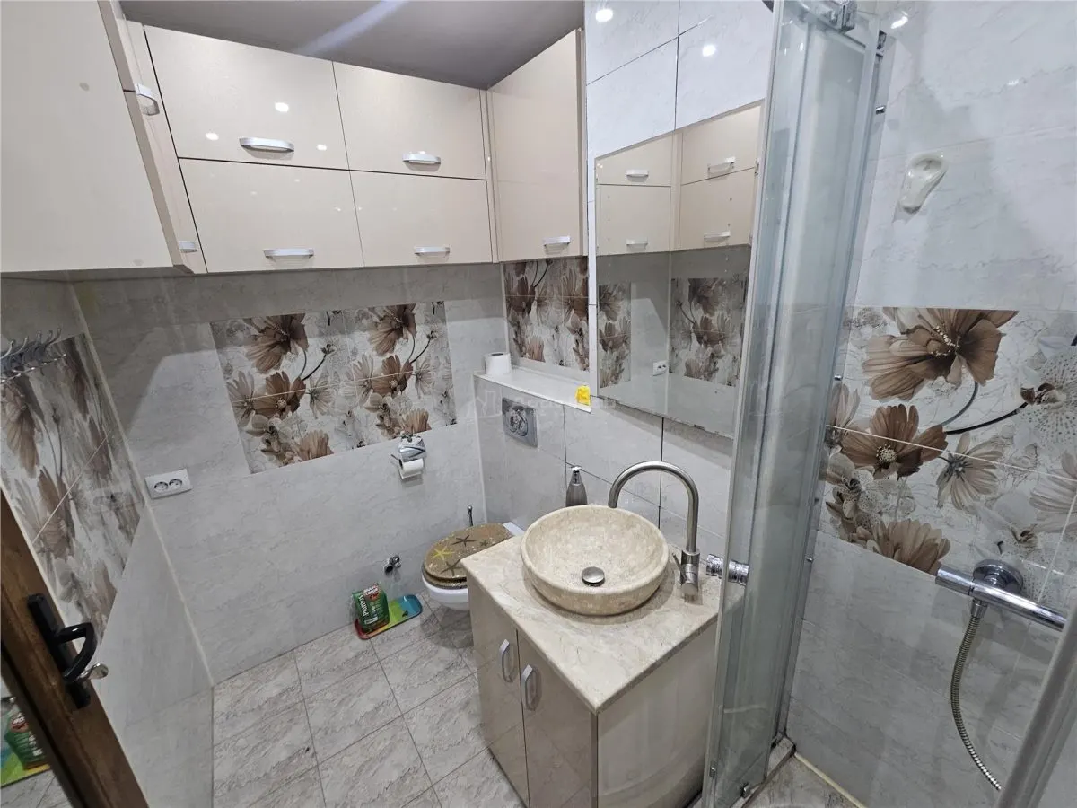Apartment with 2 bedrooms for sale 54 sqm in Resita, Micro I area - foto 8