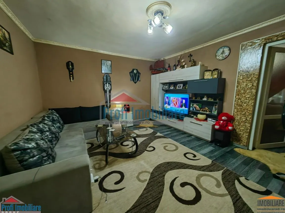 Casa de 102 mp cu gradina - ultracentral in Arad - foto 1
