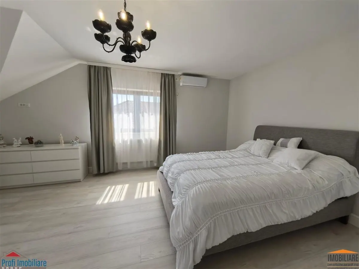 Vila impunatoare cu 6 camere spatioase in stil american - foto 20