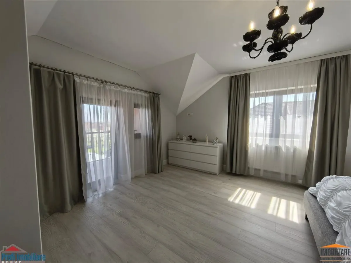 Vila impunatoare cu 6 camere spatioase in stil american - foto 21