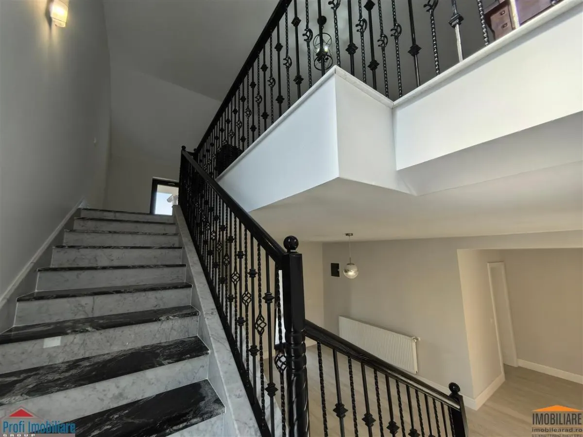 Vila impunatoare cu 6 camere spatioase in stil american - foto 23
