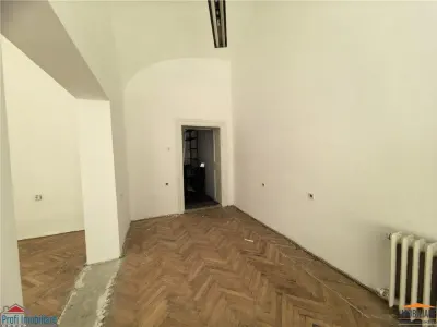 SPATIU COMERCIAL / BIROU ULTRACENTRAL ARAD – ACCES STRADĂ – 39.000 € - foto 6