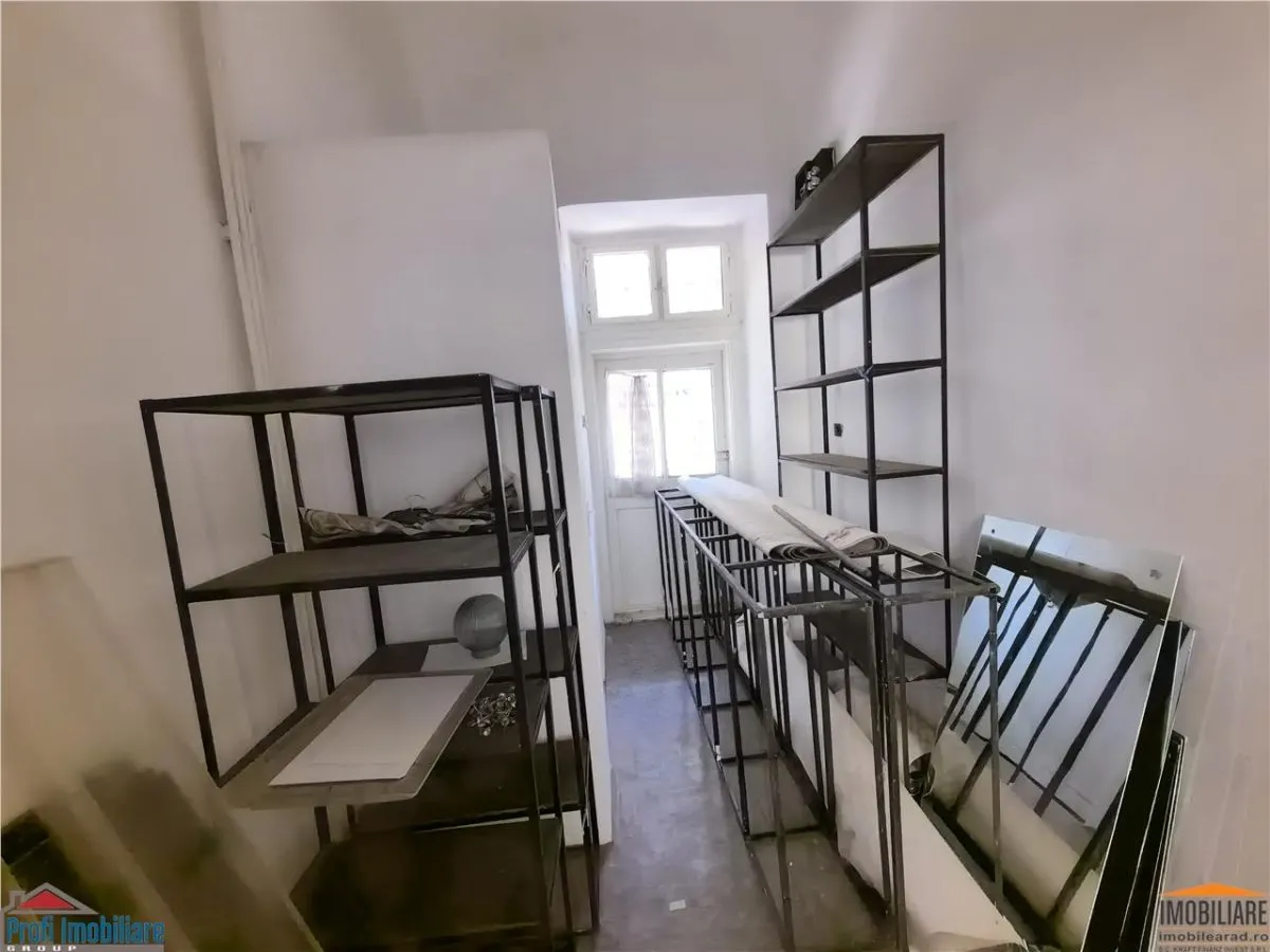 SPATIU COMERCIAL / BIROU ULTRACENTRAL ARAD – ACCES STRADĂ – 39.000 € - foto 8