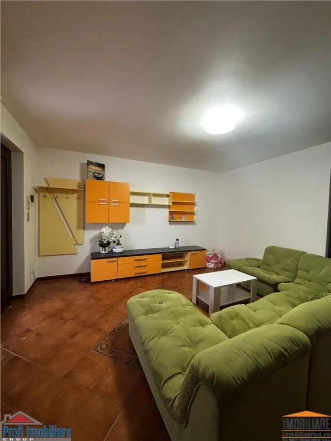 Apartamento de Tres Dormitorios en Alquiler, Barrio Gai, Arad - foto 4