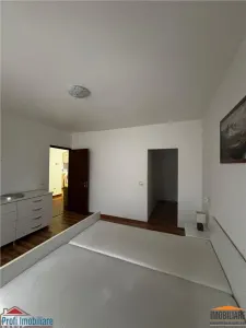 Apartamento de Tres Dormitorios en Alquiler, Barrio Gai, Arad - foto 5