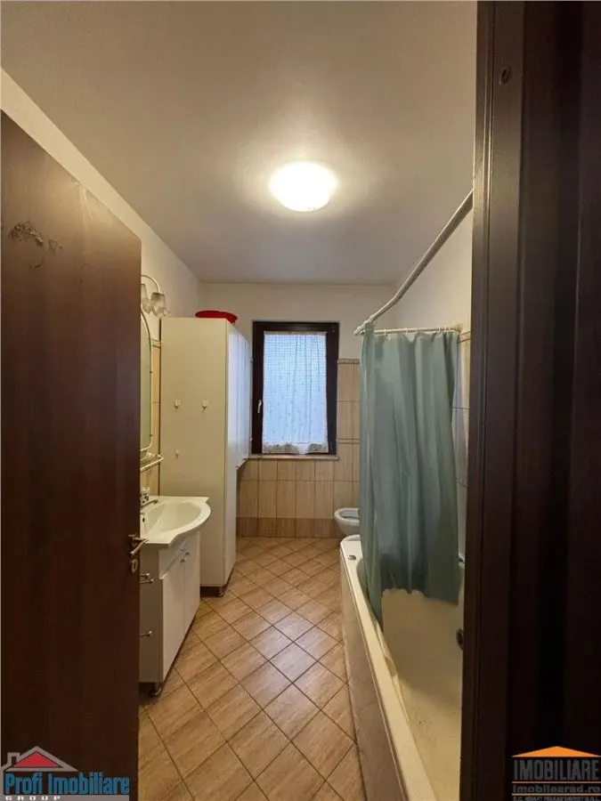 Apartamento de Tres Dormitorios en Alquiler, Barrio Gai, Arad - foto 8