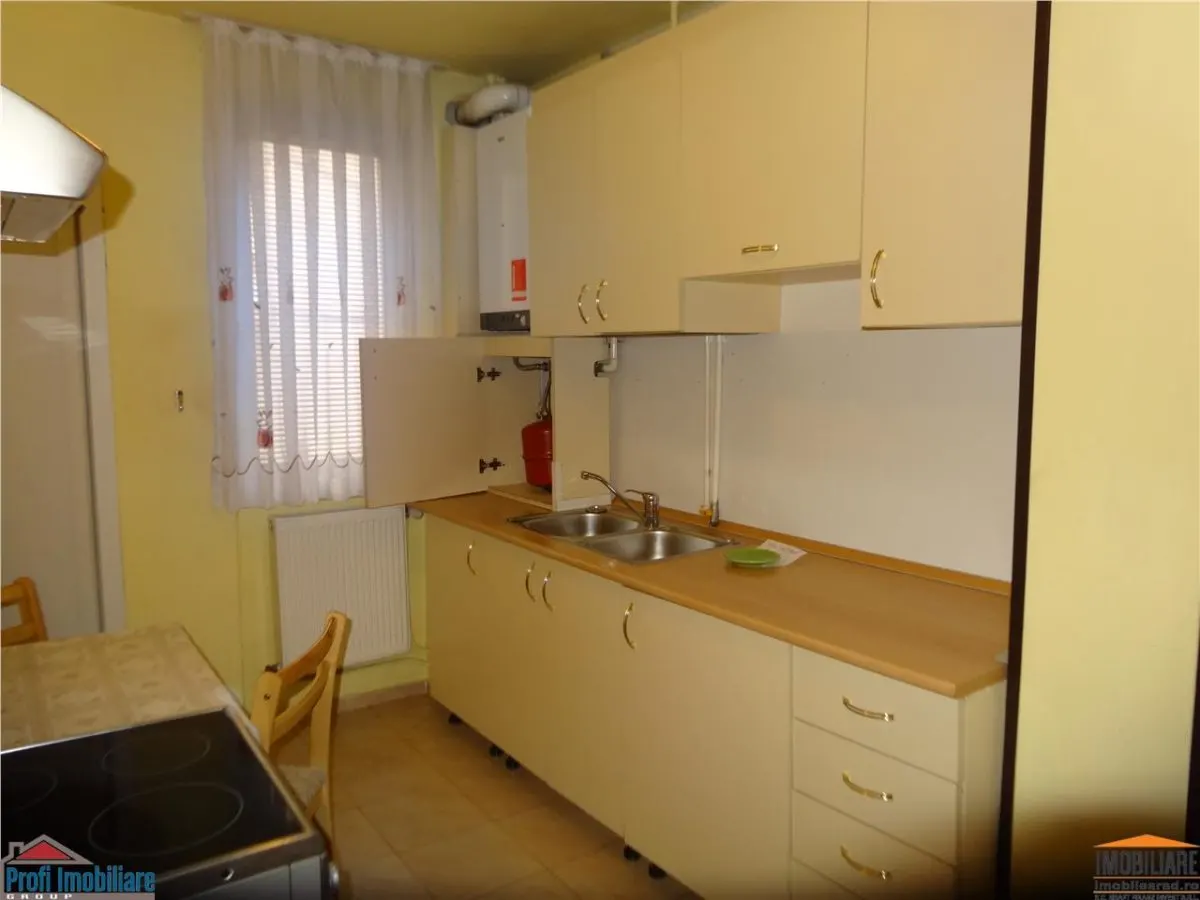 Inchiriez apartament cu 2 camere, et. 1- Podgoria - foto 1
