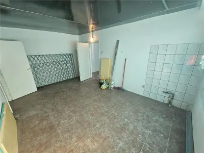 Apartment with 2 bedrooms for sale 46 sqm in Resita, Micro I area - foto 2