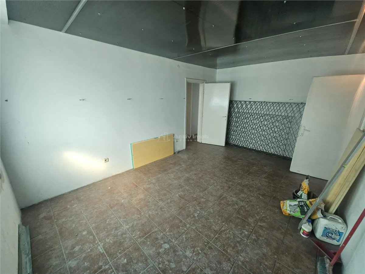 Apartment with 2 bedrooms for sale 46 sqm in Resita, Micro I area - foto 11