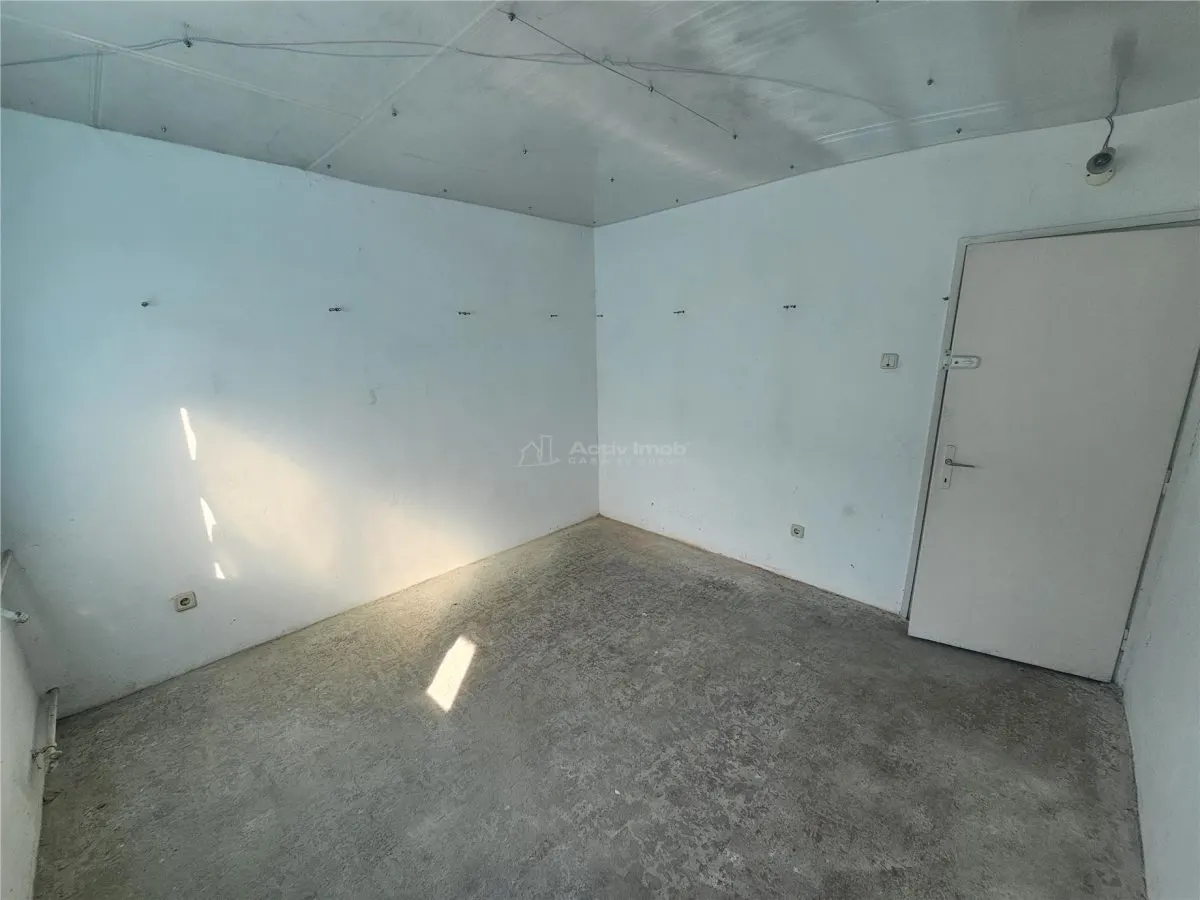 Apartment with 2 bedrooms for sale 46 sqm in Resita, Micro I area - foto 16