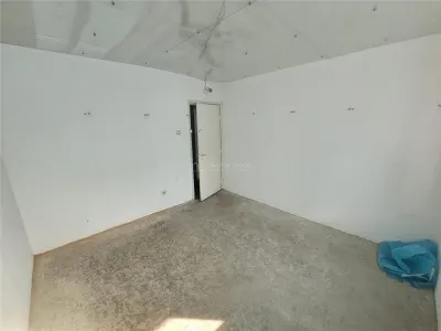 Apartment with 2 bedrooms for sale 46 sqm in Resita, Micro I area - foto 4