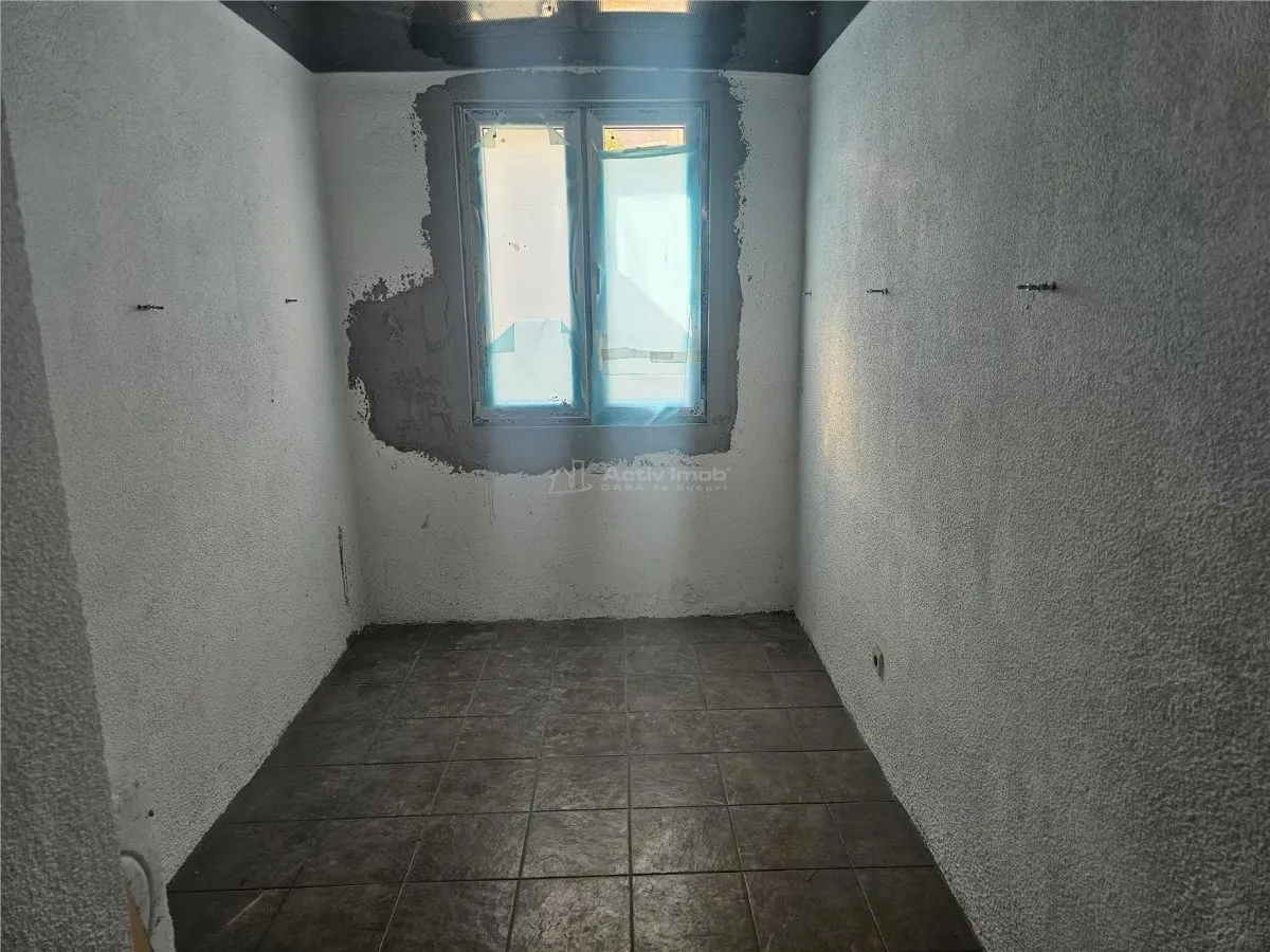 Apartment with 2 bedrooms for sale 46 sqm in Resita, Micro I area - foto 6