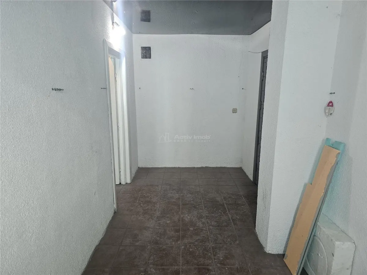 Apartment with 2 bedrooms for sale 46 sqm in Resita, Micro I area - foto 7