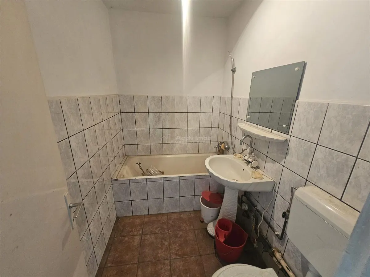 Apartment with 2 bedrooms for sale 46 sqm in Resita, Micro I area - foto 8