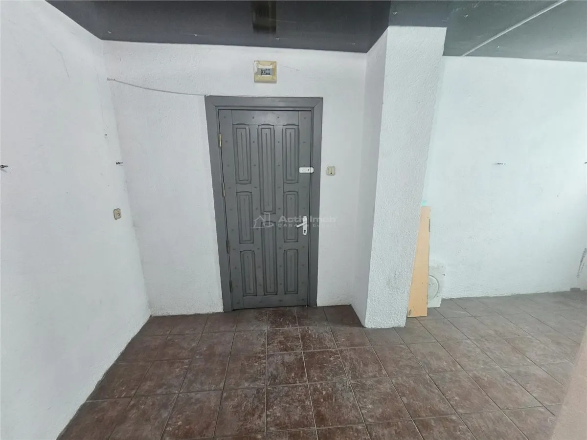 Apartment with 2 bedrooms for sale 46 sqm in Resita, Micro I area - foto 9