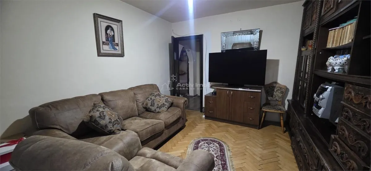 Apartment with 3 bedrooms for sale 43 sqm in Targoviste, Aleea Trandafirilor area - foto 1