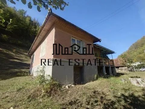 Deux Maisons avec Terrain et Forêt à Mihaileni, Buces - foto 12