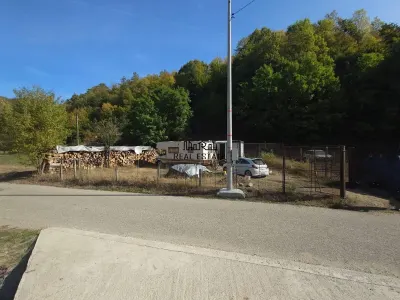 Teren intravilan de 317 mp, langa padure, container modular nou - Brad