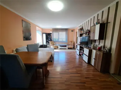 比哈里亚双代同堂家庭住宅 - foto 19