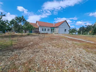 埃皮斯科皮亚宽敞地块的坚固砖砌住宅 - foto 15