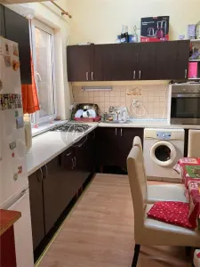 靠近佩托菲公园的砖砌住宅，奥拉迪亚 - Oradea