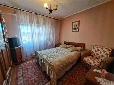 Apartment with 3 bedrooms for sale 67 sqm in Marghita - foto 4