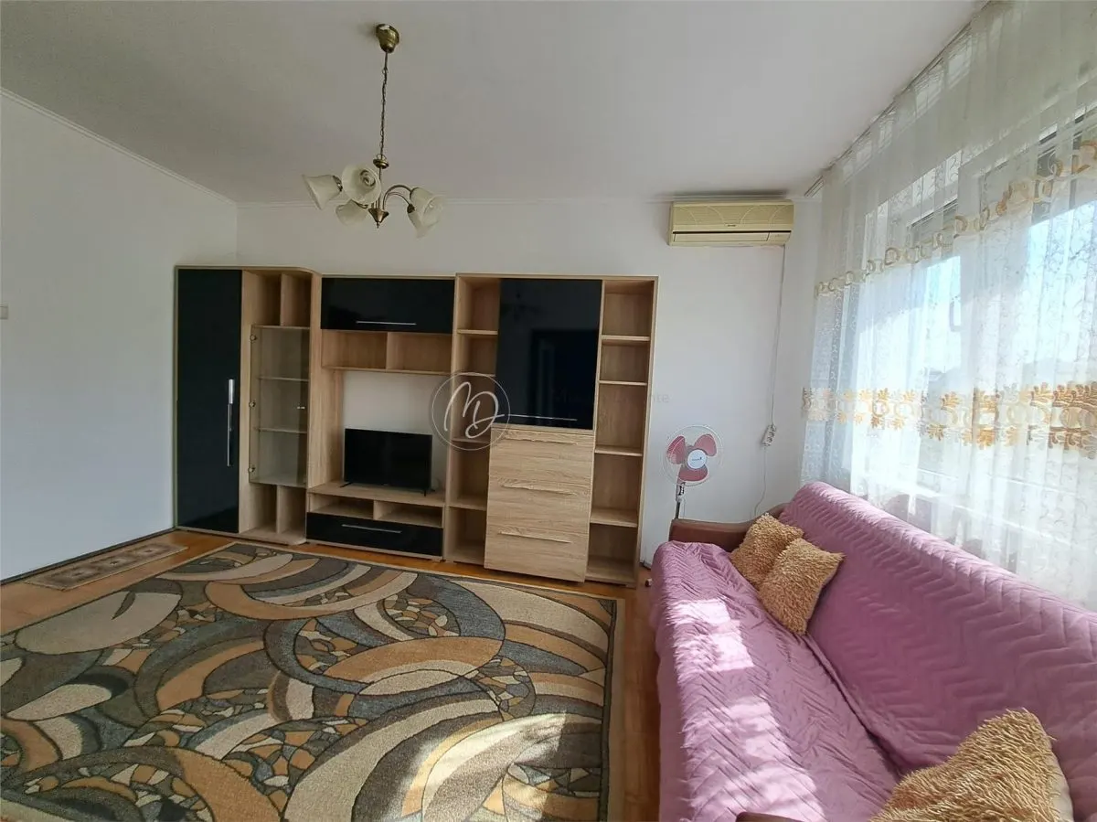 Spacious Split-Layout Apartment on Boulevard Dacia - foto 1