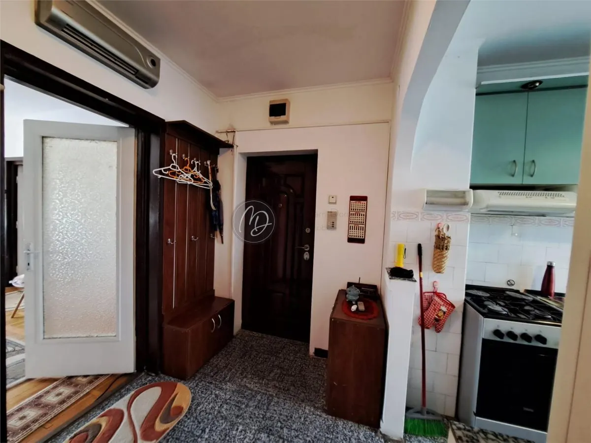 Spacious Split-Layout Apartment on Boulevard Dacia - foto 6