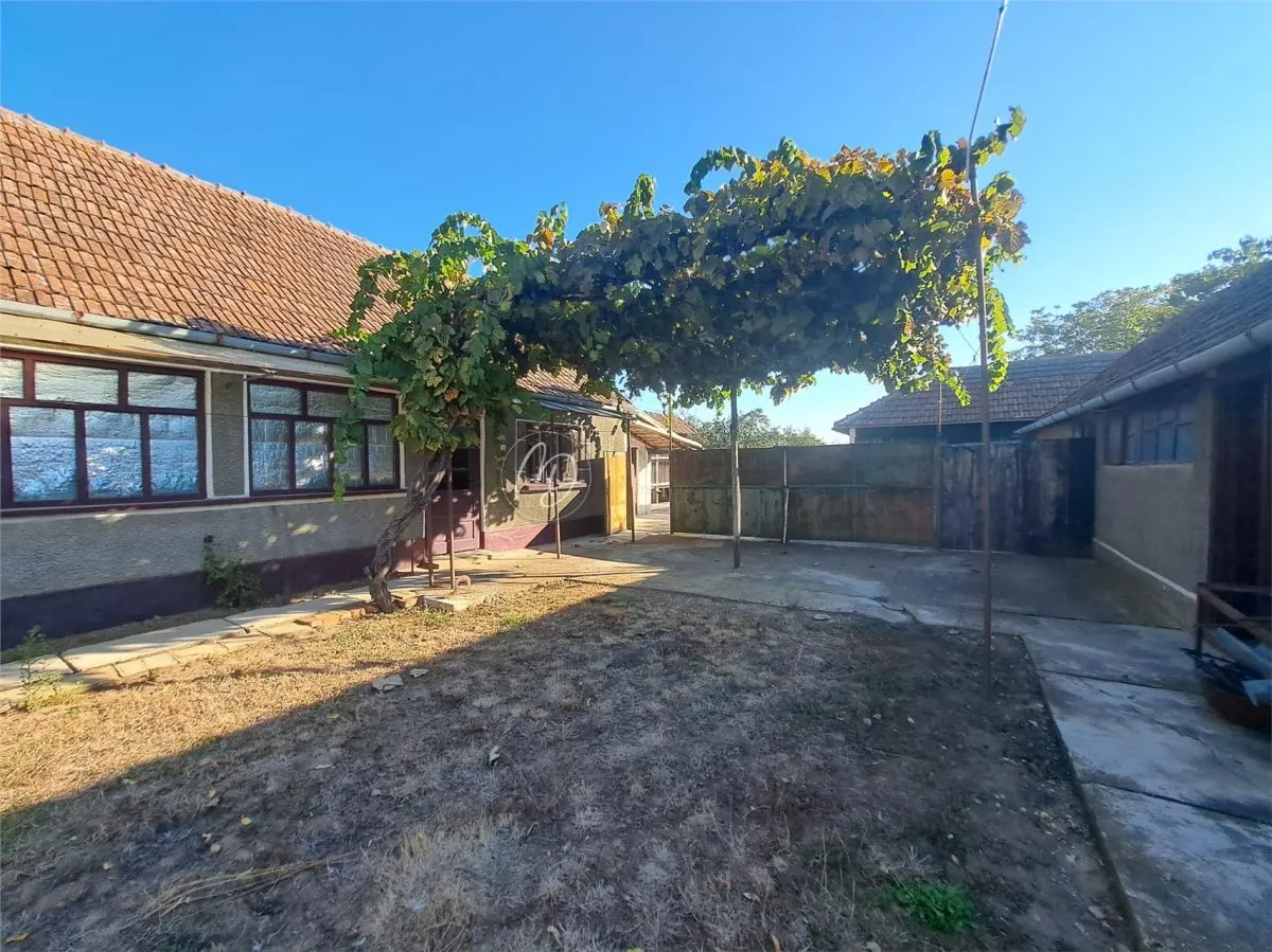 Traditional House with Generous Land in Bicaci, Bihor - foto 2