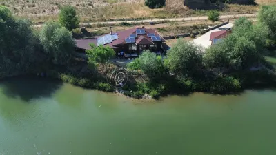 Timber Log Cabin with Private Fishing Lake - Bors
