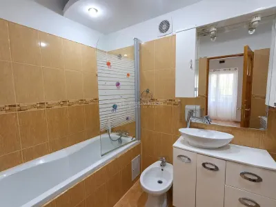 Maison Entièrement Rénovée à Vendre à Cisnadie près de Lidl - foto 13
