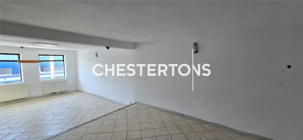 Local Commercial à Louer, 135 m² – Tecuci, Place Centrale - foto 9