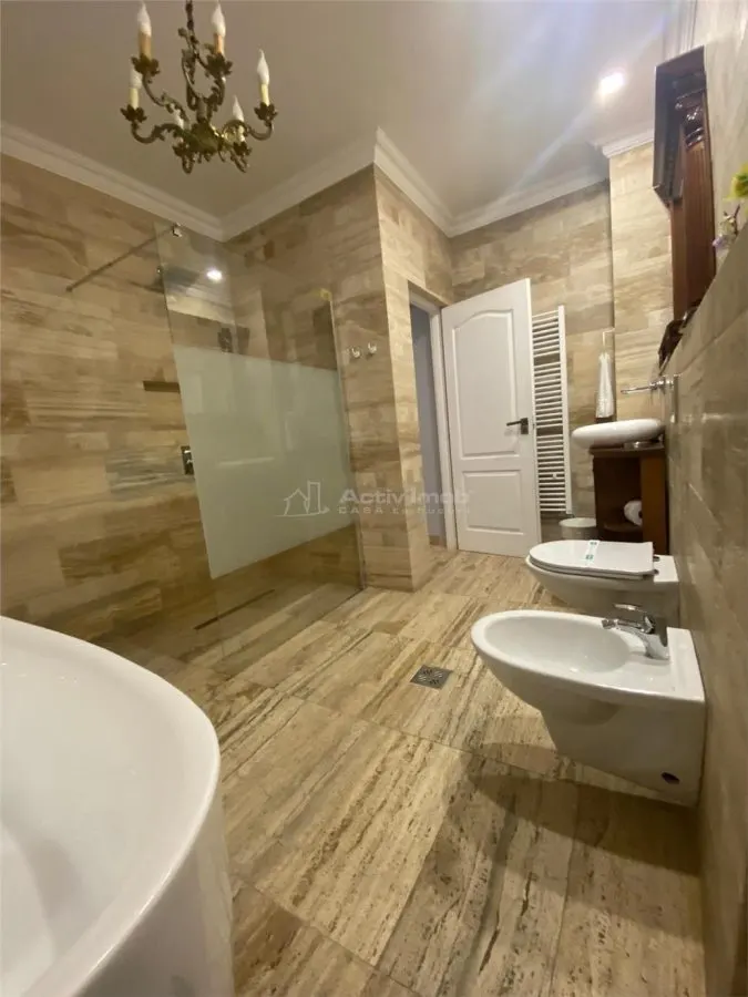 Casa de Huéspedes en Venta en Hunedoara - foto 2