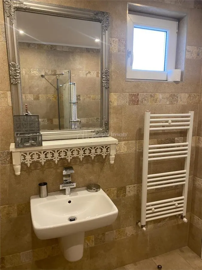Casa de Huéspedes en Venta en Hunedoara - foto 12