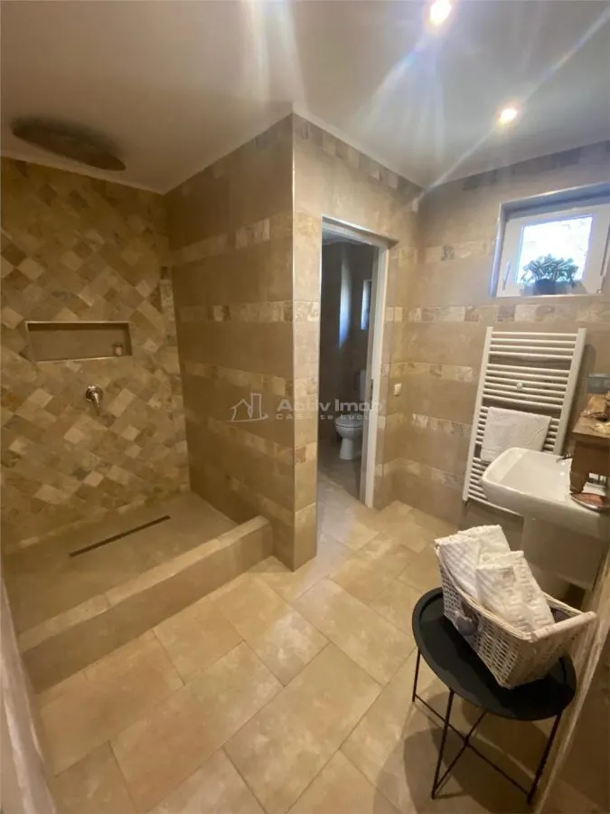 Casa de Huéspedes en Venta en Hunedoara - foto 19